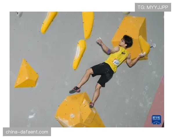 男子速度攀岩决赛 赵一程出发与转身技术分析