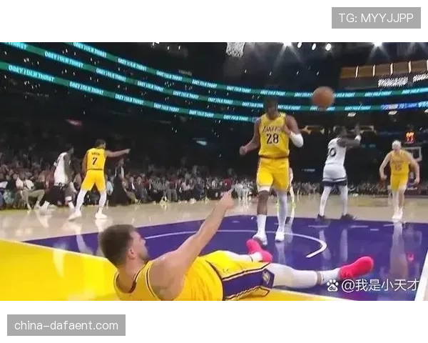 教练挑战成功率与判罚修正 湖人两度成功改判的背后 教练挑战成功率与判罚修正 湖人两度成功改判的背后