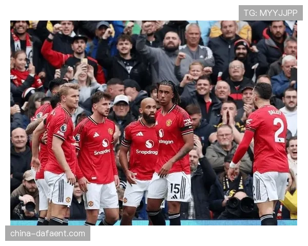 曼联马奎尔约罗组成三后卫,防守落位较深限制对手空间 曼联马奎尔约罗组成三后卫,防守落位较深限制对手空间